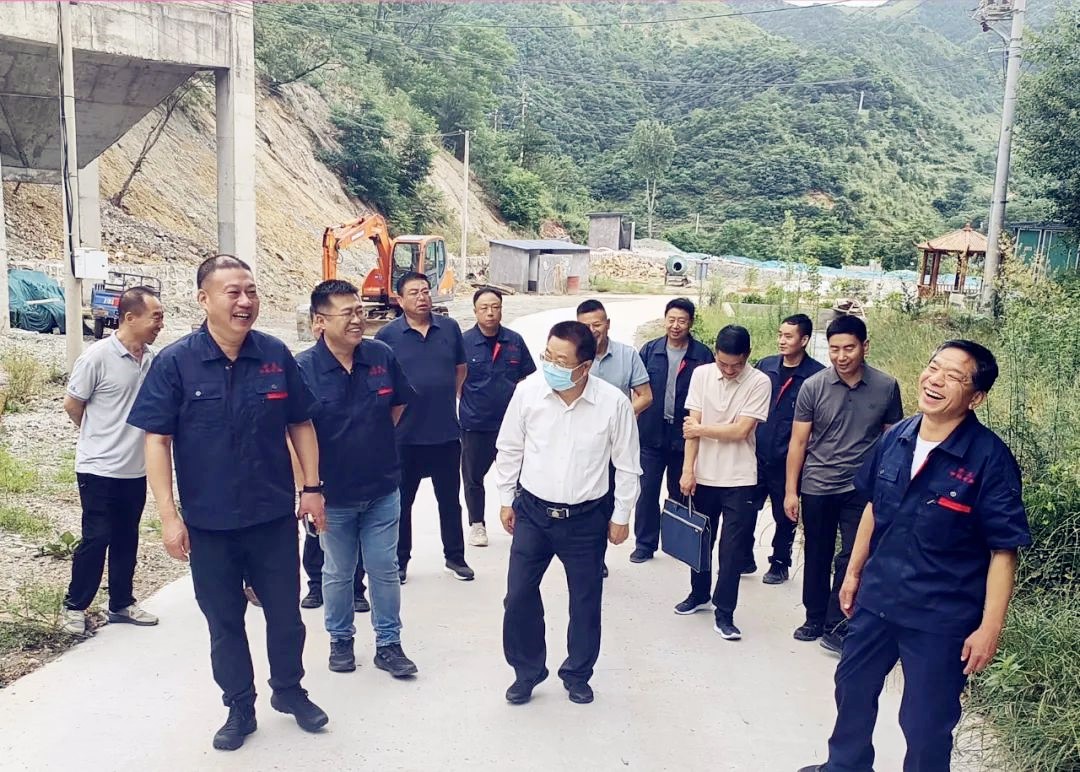 盧氏縣領導深入包聯企業(yè)中科礦業(yè)實地調研