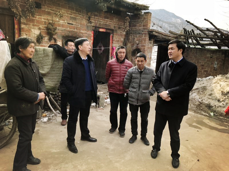 民建“組團(tuán)”慰問，企業(yè)送溫暖到家